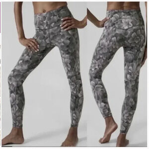 Athleta Elation Textured Tight Chakra Floral Black/Seasalt Size XS